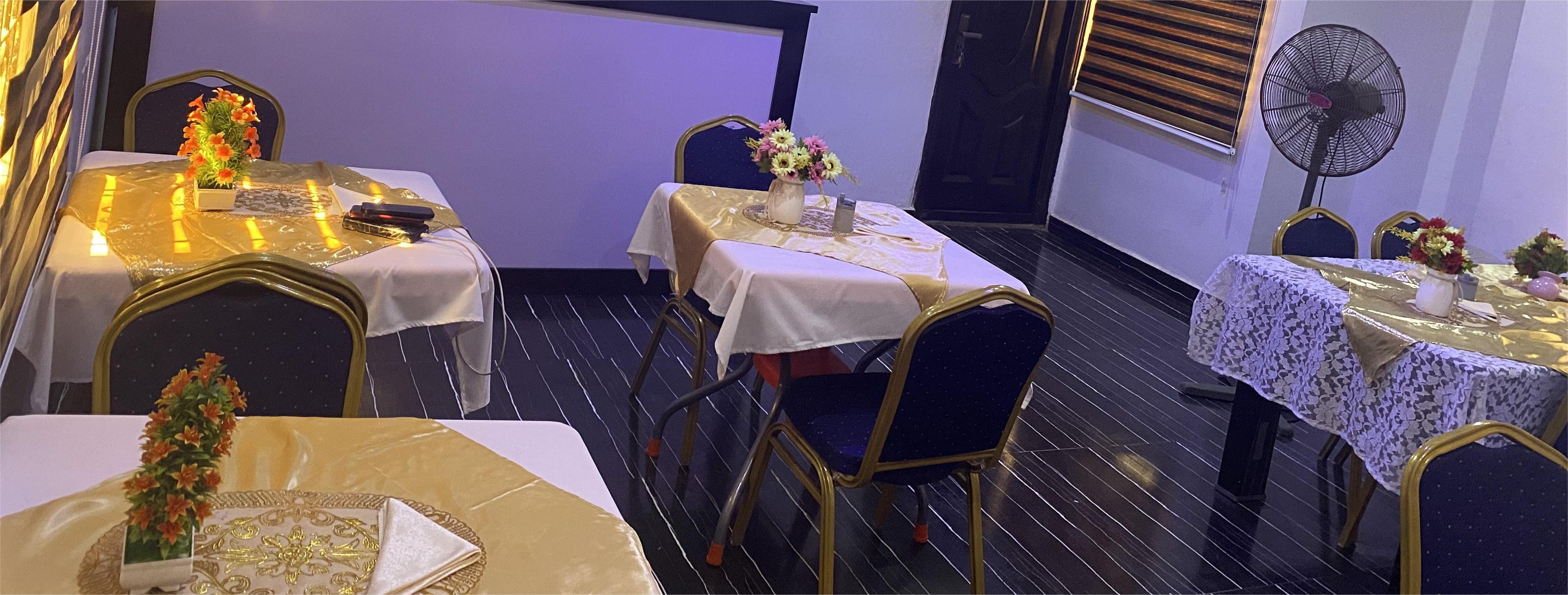 Luxurious table setting with purple accents